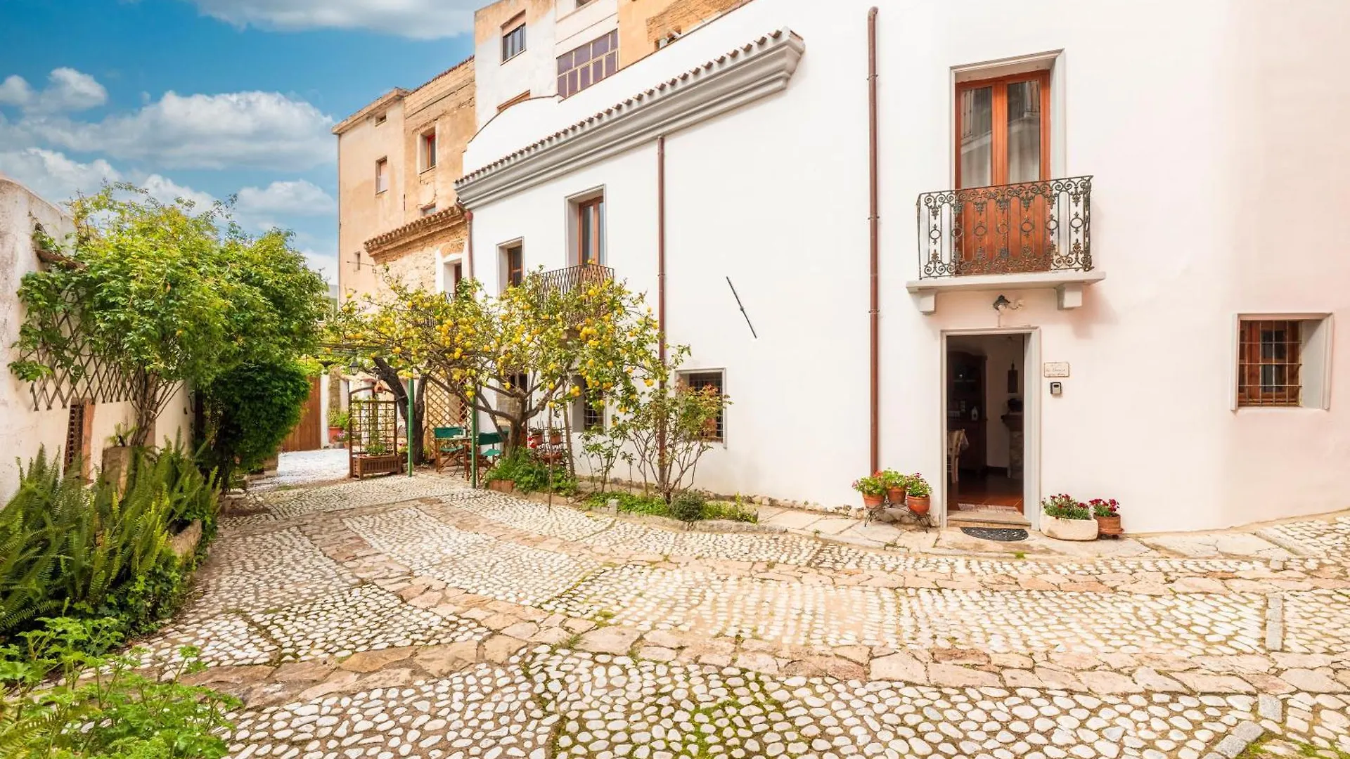 Casa Della Nonna Nel Borgo Villa Baunei 0*,