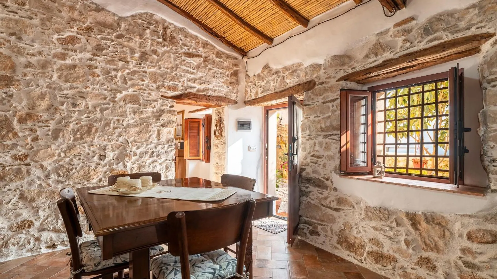 Casa Della Nonna Nel Borgo Villa Baunei 0*,  Italien