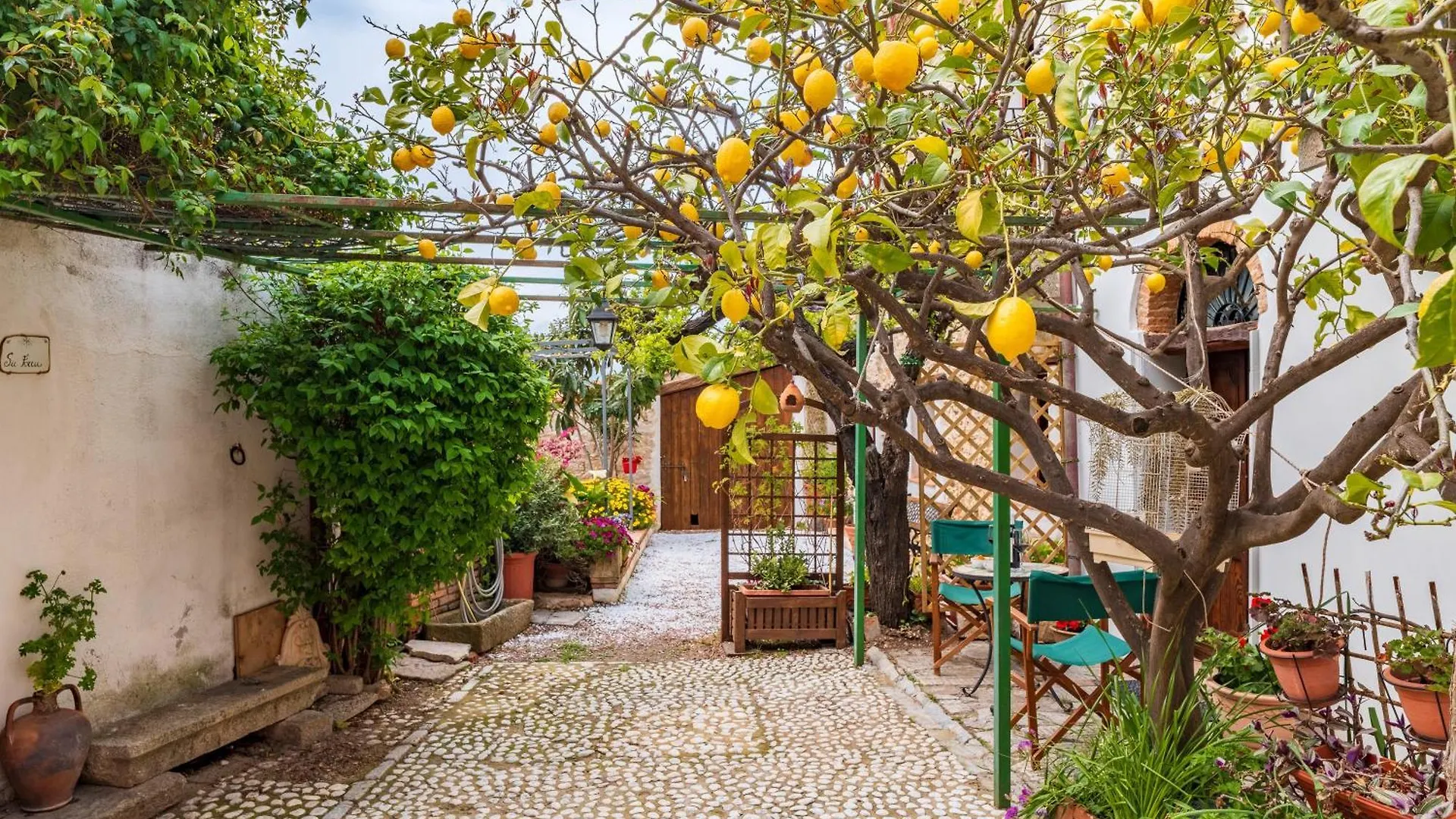 Semesterbostad Casa Della Nonna Nel Borgo Villa Baunei